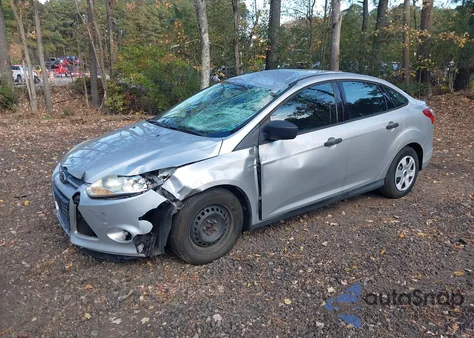 2013 Ford Focus S from USA, damaged, VIN 1FADP3E23DL122760